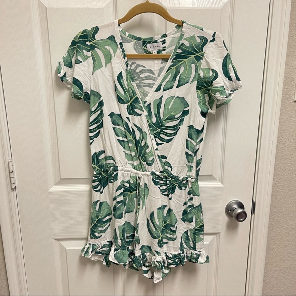 Piyama Palm Leaf Romper Pajama. Sz Medium